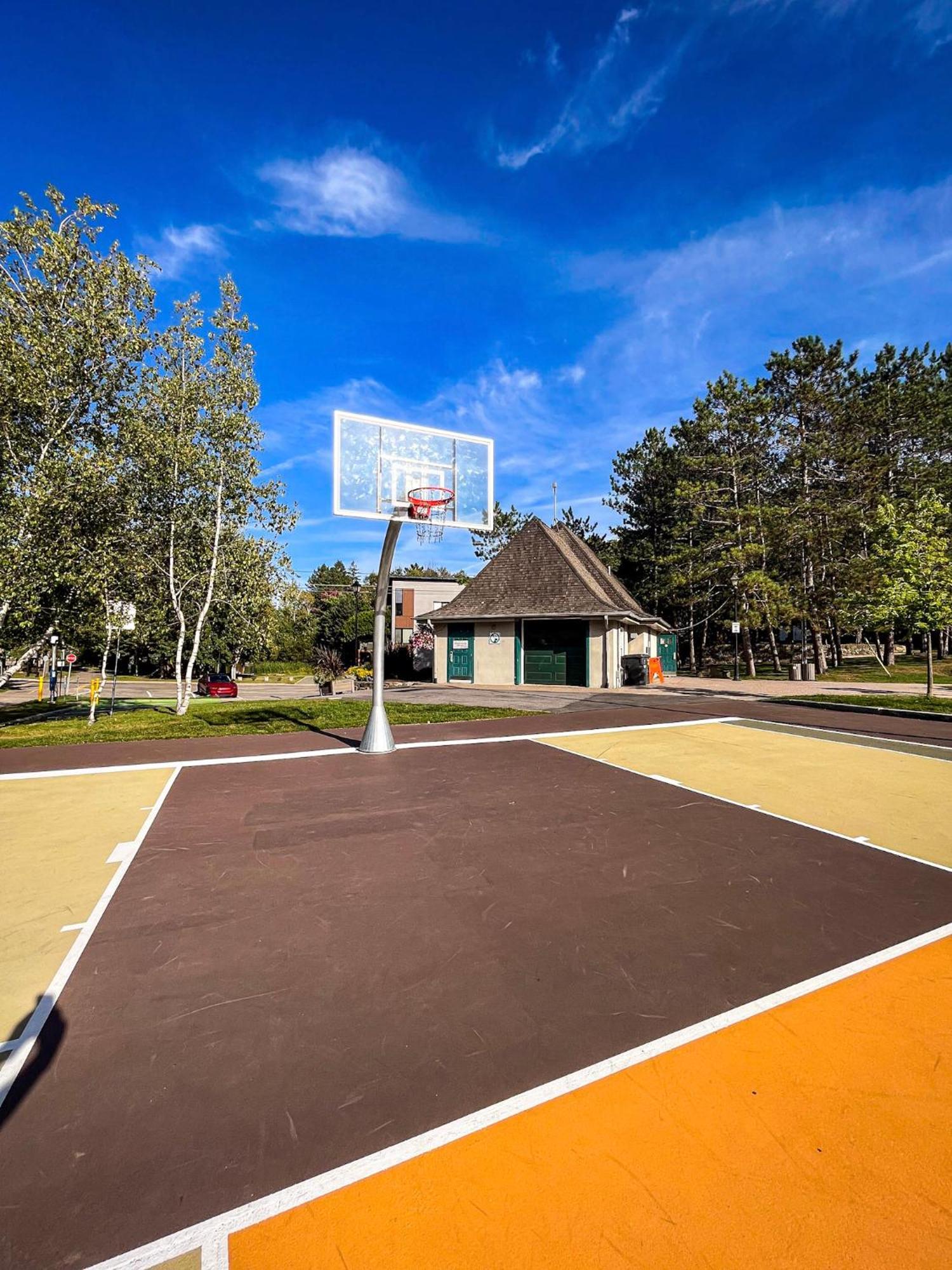 Condo Moderne, Escapade Vacance, Vue Sur Montagnes Екстериор снимка